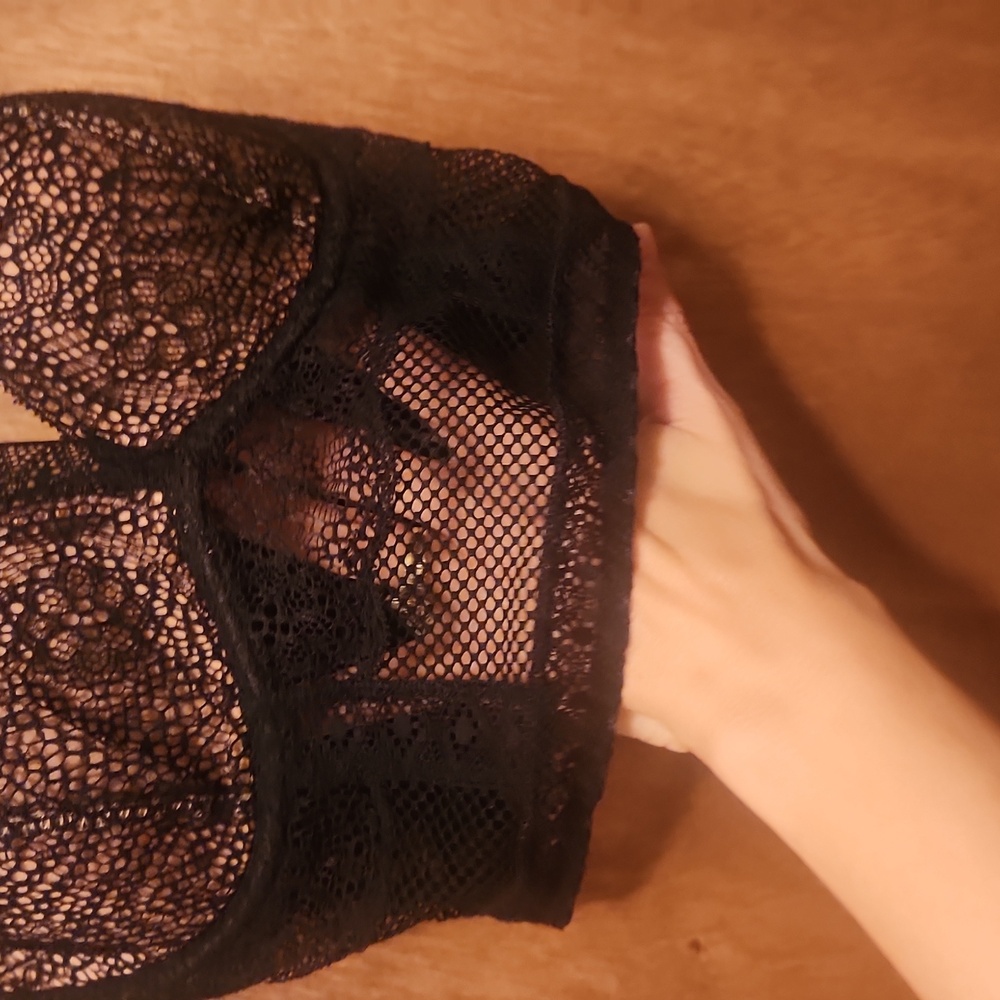 Victoria's Secret Black Lace Strappy Bra 34C NWOT - Picture 3 of 10